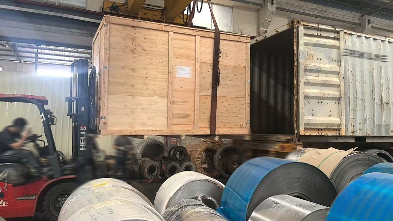 Зауыттық жөнелтуді жаңарту: жүк көтергішпен тиеу және қауіпсіз жеткізу